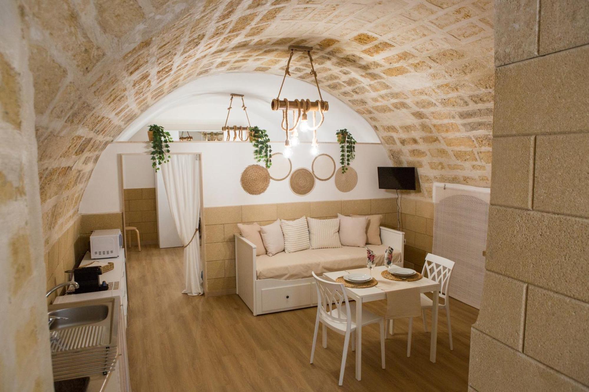 Adelphos Apartment